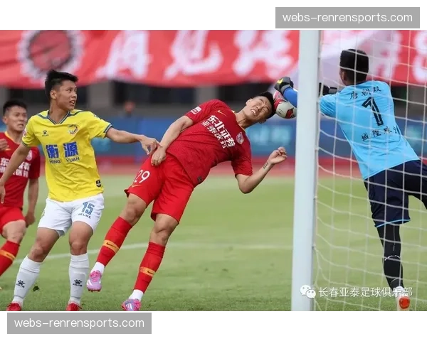 长春亚泰客场1-0小胜梅州客家，谭龙打入制胜球。